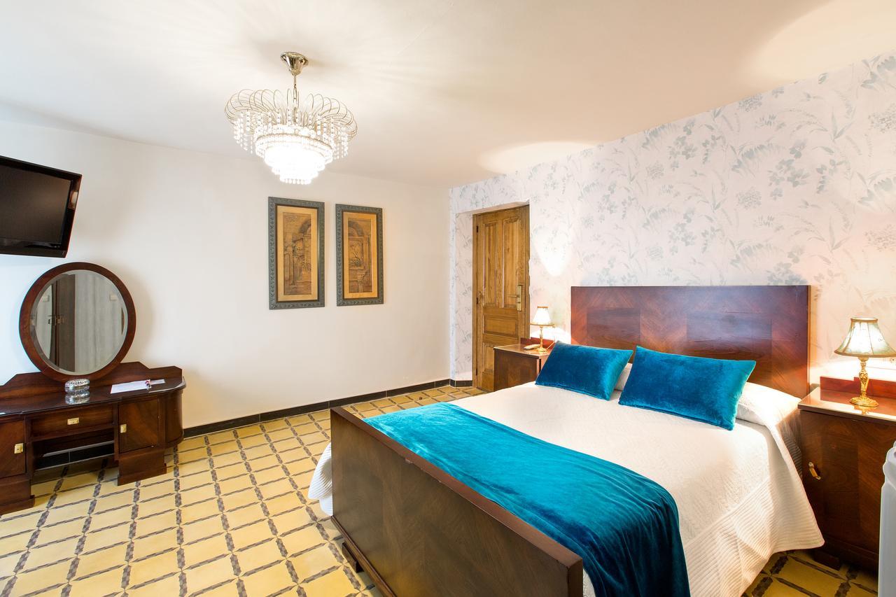 Hotel Villa San Jorge Azanuy ภายนอก รูปภาพ