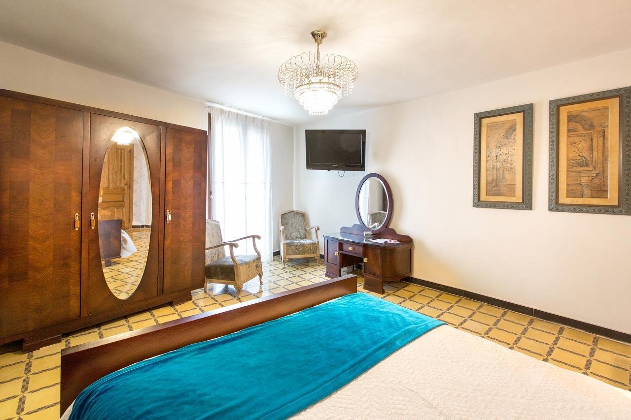 Hotel Villa San Jorge Azanuy ภายนอก รูปภาพ