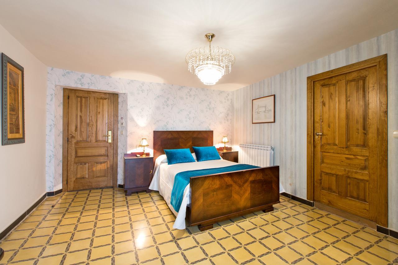 Hotel Villa San Jorge Azanuy ภายนอก รูปภาพ
